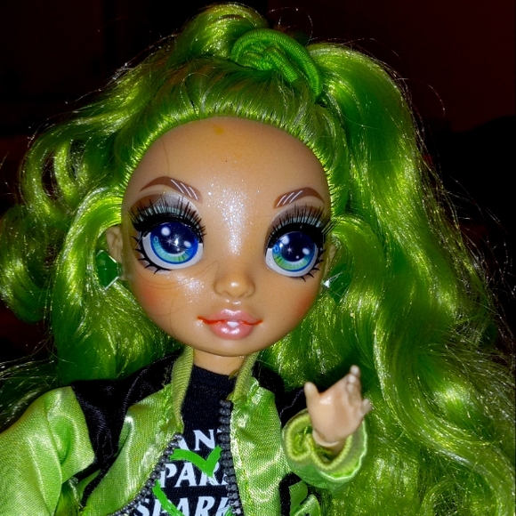 Rainbow High Jade Hunter Fashion Doll & Accessories - Picture 2 of 4